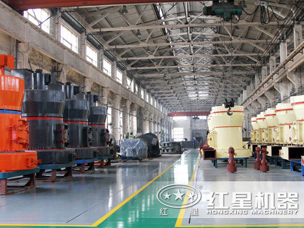 石頭磨粉機(jī)車間一角 石頭磨粉機(jī)車間一角