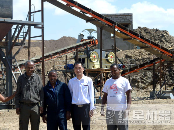 顎式破碎機(jī)客戶(hù)現(xiàn)場(chǎng)