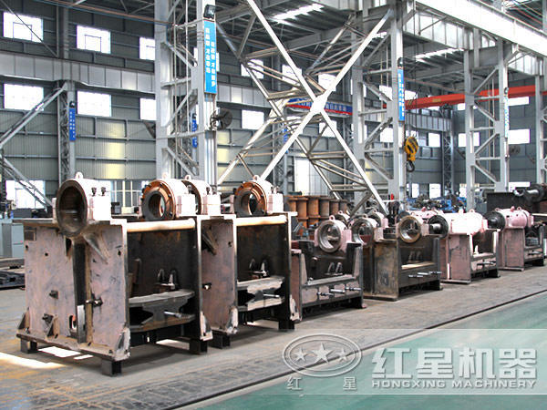 顎式破碎機(jī)生產(chǎn)現(xiàn)場(chǎng) 顎式破碎機(jī)生產(chǎn)現(xiàn)場(chǎng)