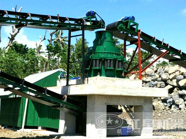圓錐破碎機(jī)作業(yè)現(xiàn)場 圓錐破碎機(jī)作業(yè)現(xiàn)場