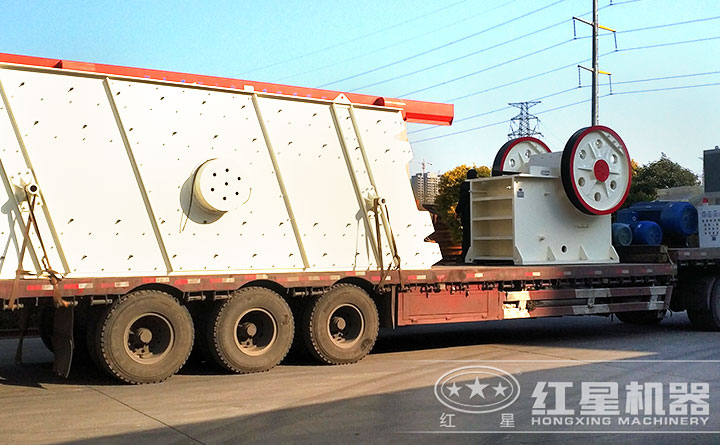 顎式破碎機(jī)發(fā)貨現(xiàn)場