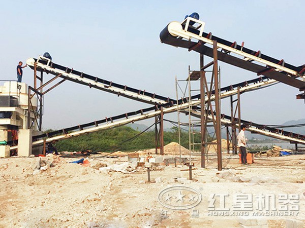 風化砂制砂機作業(yè)現(xiàn)場