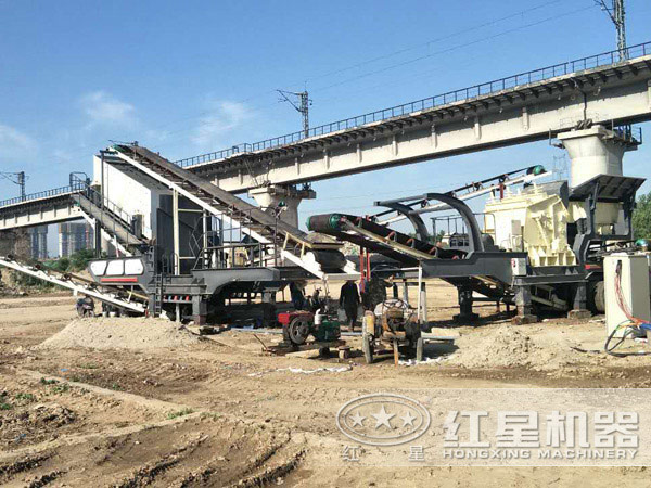 新品移動(dòng)反擊式破碎站生產(chǎn)現(xiàn)場(chǎng) 新品移動(dòng)反擊式破碎站生產(chǎn)現(xiàn)場(chǎng)