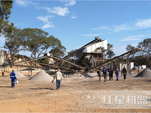 破碎機(jī)作業(yè)現(xiàn)場 破碎機(jī)作業(yè)現(xiàn)場