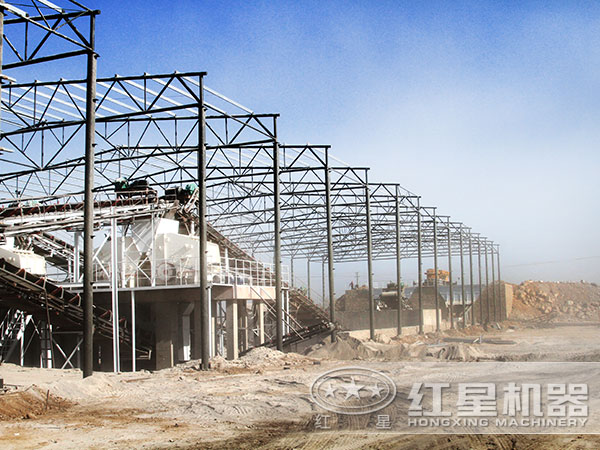 新型反擊式有效制砂機生產現(xiàn)場 新型反擊式有效制砂機生產現(xiàn)場