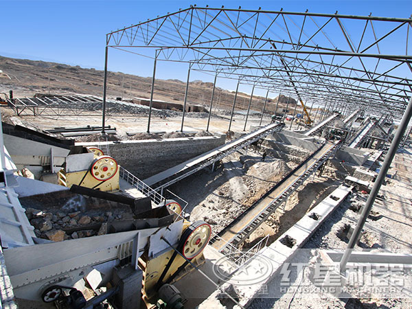 新型環(huán)保鄂式破碎機(jī)生產(chǎn)現(xiàn)場 新型環(huán)保鄂式破碎機(jī)生產(chǎn)現(xiàn)場