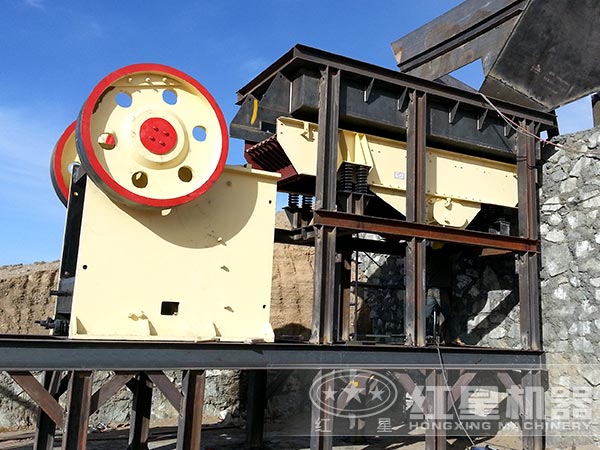 新型環(huán)保鄂式破碎機生產(chǎn)現(xiàn)場 新型環(huán)保鄂式破碎機生產(chǎn)現(xiàn)場