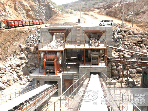 振動(dòng)給料機(jī)作業(yè)現(xiàn)場 振動(dòng)給料機(jī)作業(yè)現(xiàn)場