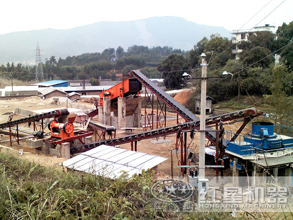 制砂生產(chǎn)線中的制砂機(jī) 制砂生產(chǎn)線中的制砂機(jī)