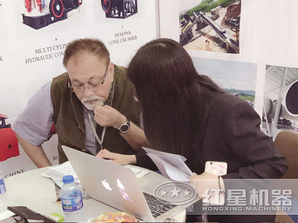 展會了解制沙機設(shè)備的客戶