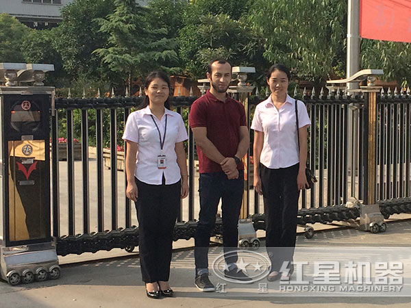 來廠參觀、咨詢?cè)O(shè)備的客戶