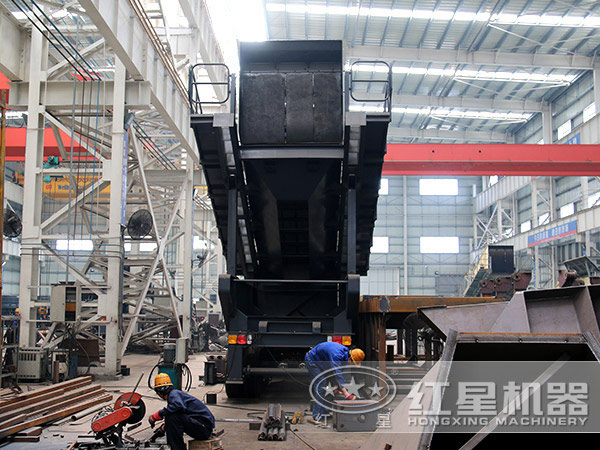 紅星履帶移動(dòng)破生產(chǎn)車(chē)間