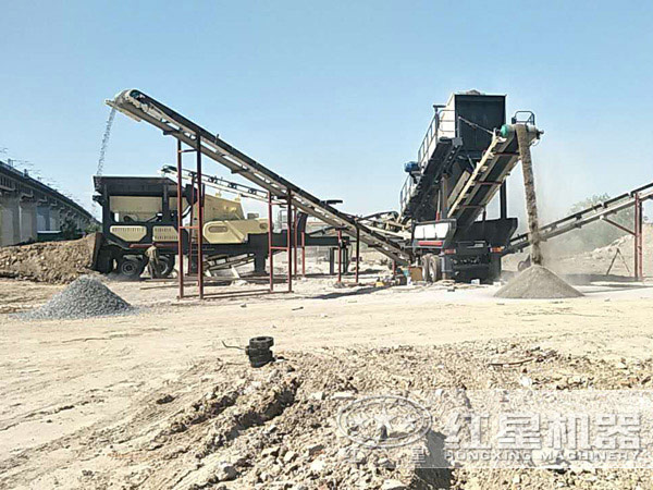 時產(chǎn)100噸移動破碎機(jī)作業(yè)現(xiàn)場