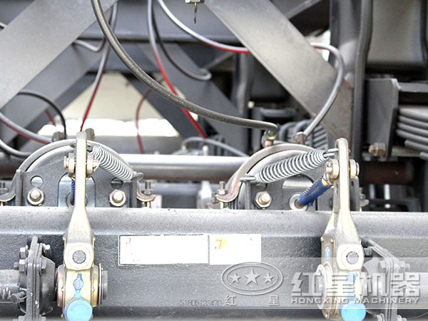 履帶式移動破碎機(jī)細(xì)節(jié)圖 履帶式移動破碎機(jī)細(xì)節(jié)圖