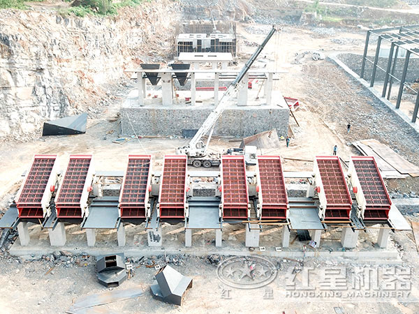 振動篩安裝、調(diào)試現(xiàn)場