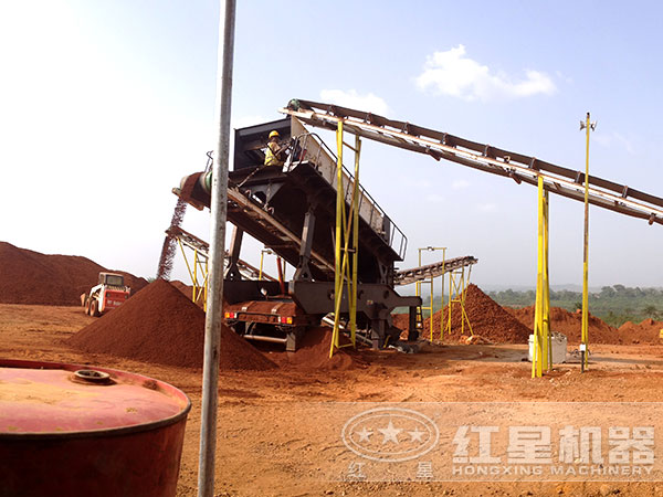 紅星車載流動(dòng)嗑石機(jī)作業(yè)現(xiàn)場(chǎng) 紅星車載流動(dòng)嗑石機(jī)作業(yè)現(xiàn)場(chǎng)