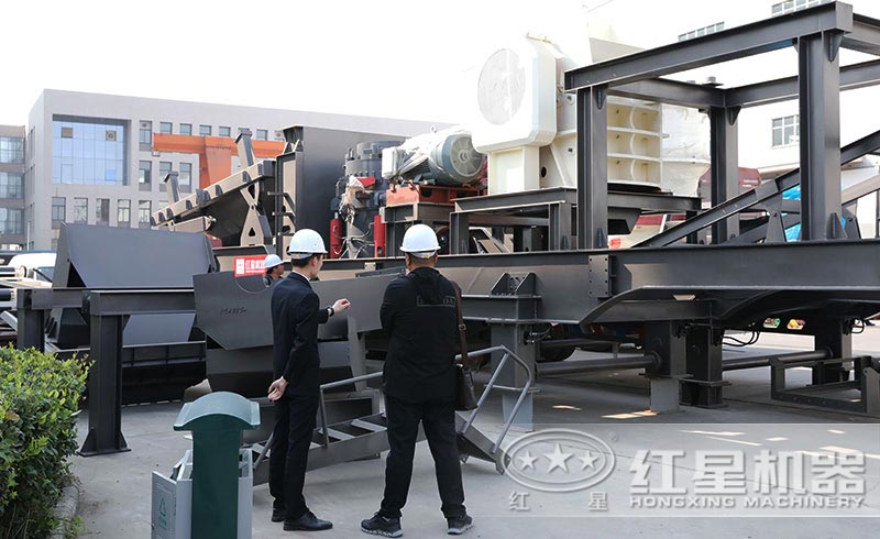 參觀、考察移動碎石機的客戶