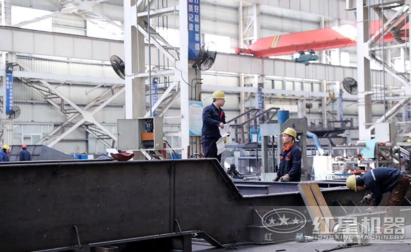 紅星移動(dòng)碎石機(jī)生產(chǎn)車間