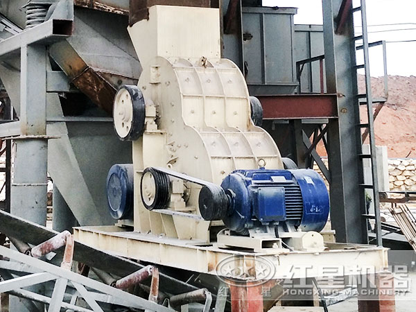 雙級破碎機(jī)客戶現(xiàn)場 雙級破碎機(jī)客戶現(xiàn)場