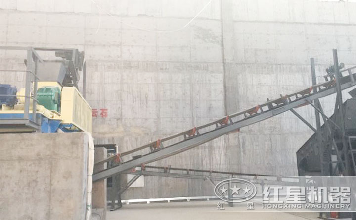 對(duì)輥粉碎機(jī)作業(yè)現(xiàn)場(chǎng) 對(duì)輥粉碎機(jī)作業(yè)現(xiàn)場(chǎng)