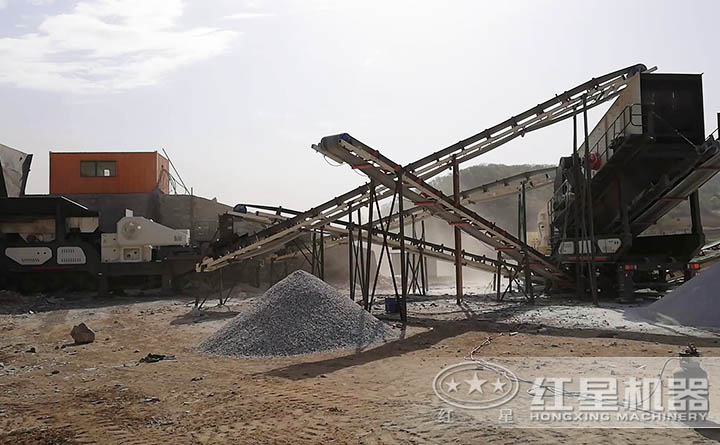 移動(dòng)石料機(jī)客戶現(xiàn)場 移動(dòng)石料機(jī)客戶現(xiàn)場