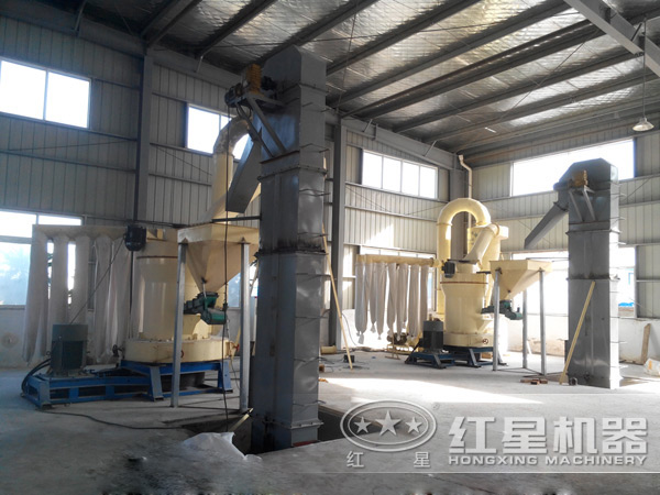 室內(nèi)磨粉生產(chǎn)現(xiàn)場(chǎng) 室內(nèi)磨粉生產(chǎn)現(xiàn)場(chǎng)