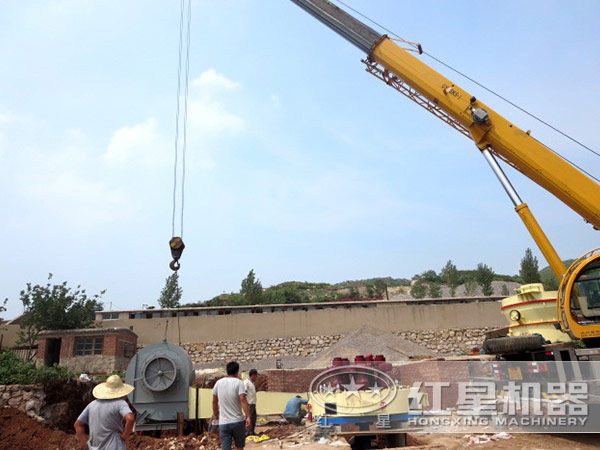 磨粉設(shè)備安裝、調(diào)試現(xiàn)場(chǎng)