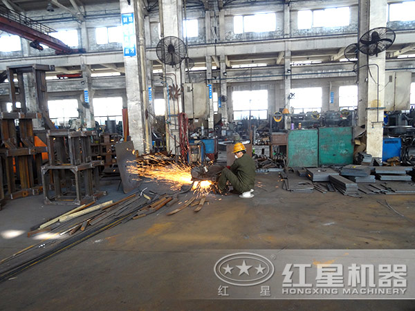 大型設(shè)備生產(chǎn)車(chē)間 大型設(shè)備生產(chǎn)車(chē)間