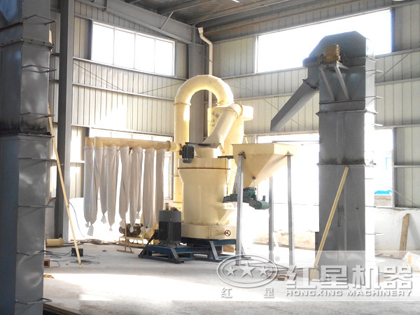 小型室內(nèi)磨粉生產(chǎn)現(xiàn)場(chǎng) 小型室內(nèi)磨粉生產(chǎn)現(xiàn)場(chǎng)