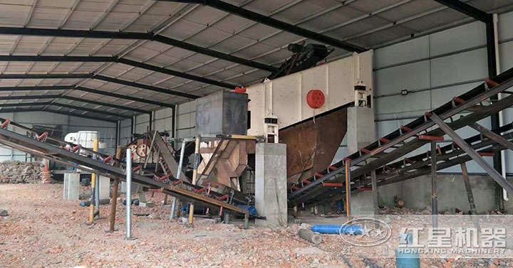 制砂現(xiàn)場(chǎng) 制砂現(xiàn)場(chǎng)