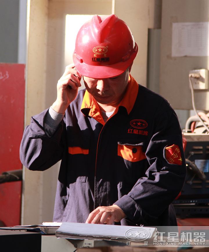 安全員，聯(lián)系客戶為其講解基本安全常識(shí)