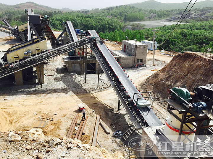 花崗巖破碎現(xiàn)場(chǎng) 花崗巖破碎現(xiàn)場(chǎng)