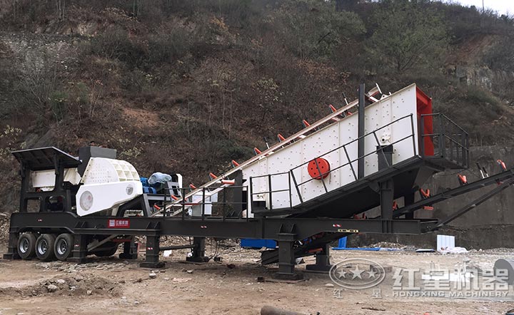 商南客戶車載移動錘式破碎機現(xiàn)場 商南客戶車載移動錘式破碎機現(xiàn)場