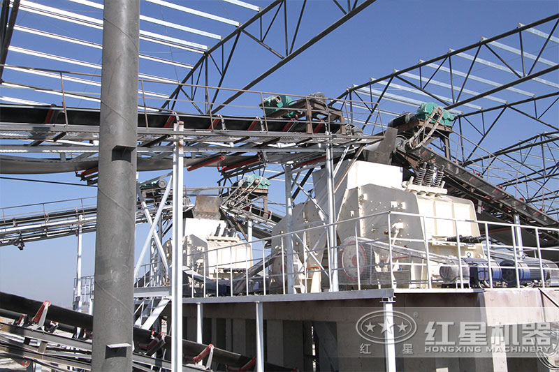 河北客戶(hù)反擊式破碎機(jī)處理石灰石現(xiàn)場(chǎng)