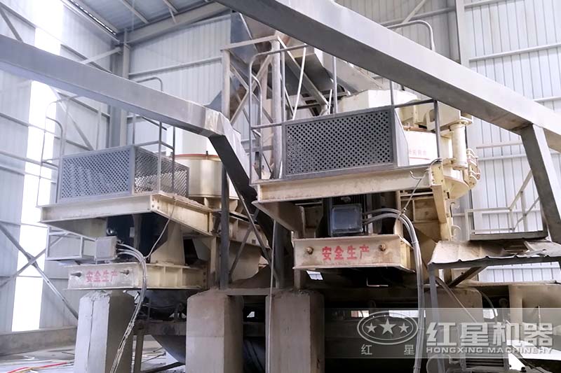 石頭碎沙機器生產(chǎn)現(xiàn)場