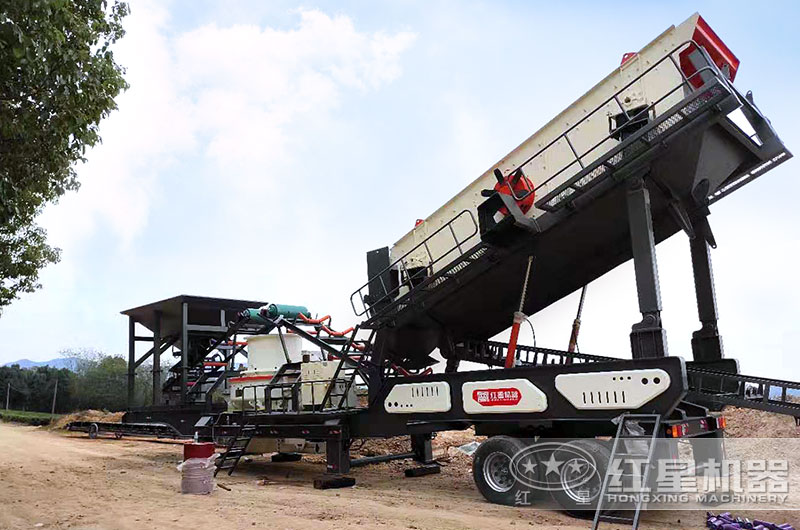 河北客戶移動式鵝卵石破碎、制砂機(jī)現(xiàn)場