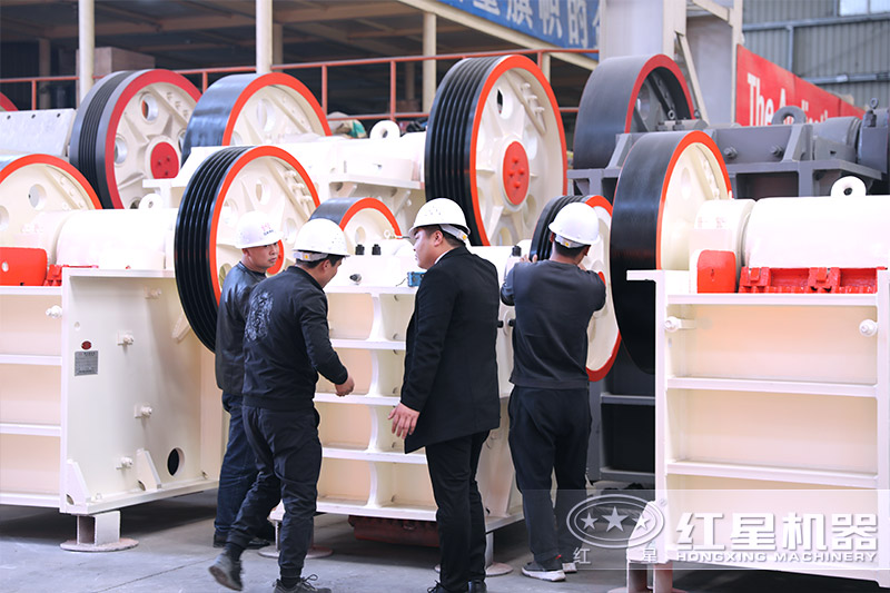 花崗巖初級破碎設(shè)備-顎破 花崗巖初級破碎設(shè)備-顎破