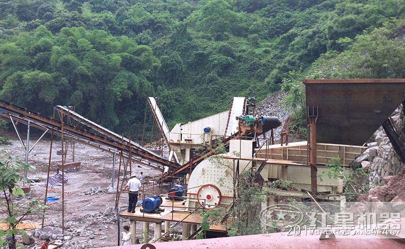錘破石頭制砂機(jī)生產(chǎn)線設(shè)備現(xiàn)場 錘破石頭制砂機(jī)生產(chǎn)線設(shè)備現(xiàn)場