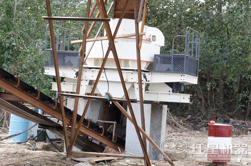 制砂生產(chǎn)現(xiàn)場 制砂生產(chǎn)現(xiàn)場