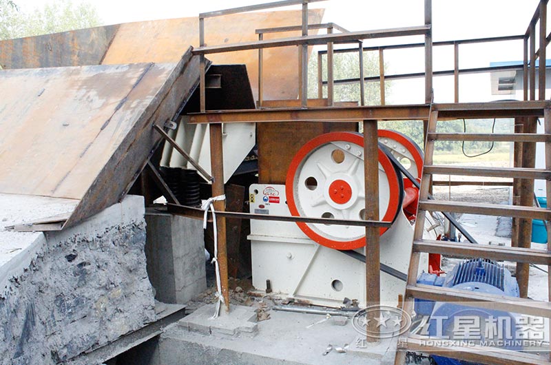 顎式破碎機(jī)生產(chǎn)現(xiàn)場