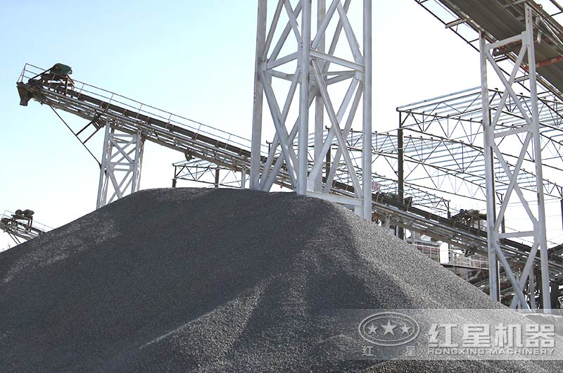 礦渣粉碎現(xiàn)場 礦渣粉碎現(xiàn)場