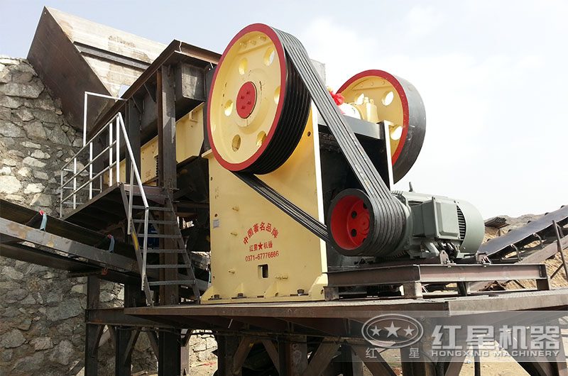 顎式破碎機(jī)作業(yè)現(xiàn)場(chǎng) 顎式破碎機(jī)作業(yè)現(xiàn)場(chǎng)