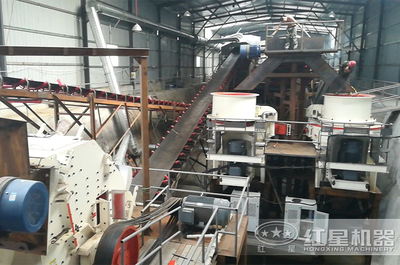 沖擊式破碎機作業(yè)現(xiàn)場 沖擊式破碎機作業(yè)現(xiàn)場